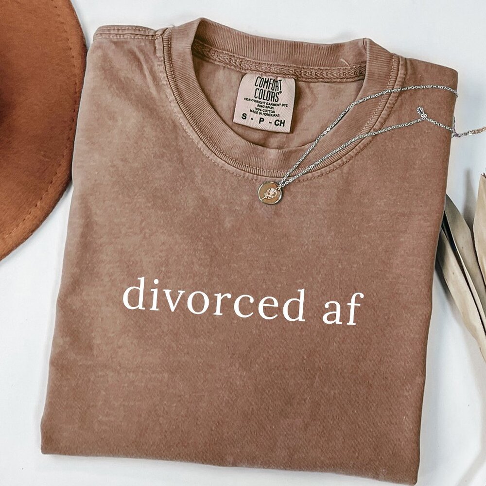 NEW Divorced AF Tshirt, Newly Divorced Gift, Adult Humor Crewneck Tee Shirt